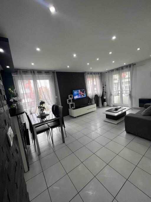 Tres Bel Appartement Entre Paris Et Disneyland Lognes Exterior photo