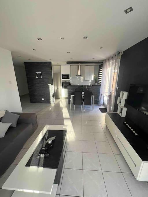 Tres Bel Appartement Entre Paris Et Disneyland Lognes Exterior photo